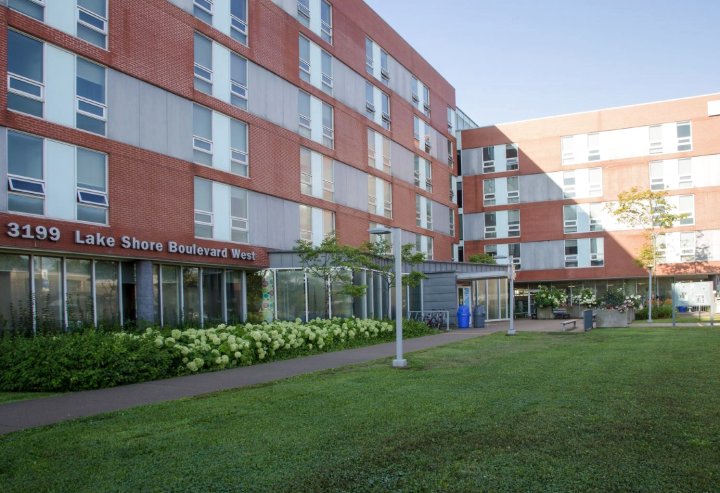 汉堡学院湖岸校园住宅酒店(Humber College Lakeshore Campus Residence)