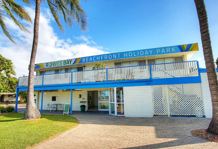 汤斯维尔比格 4 罗威湾海滨假日公园酒店(Big4 Rowes Bay Beachfront Holiday Park Townsville)