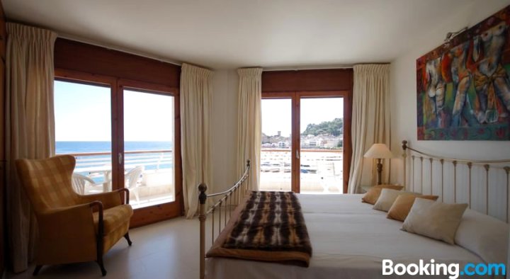 Apartment Lets Holidays Tossa de Mar Beach