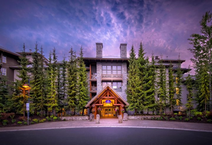 黑梳春天套房探索度假村(ResortQuest at Blackcomb Springs Suites)