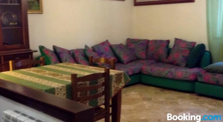 Apartment with 2 Bedrooms in Palermo with Balcony and WiFi 13 km from The Beach
