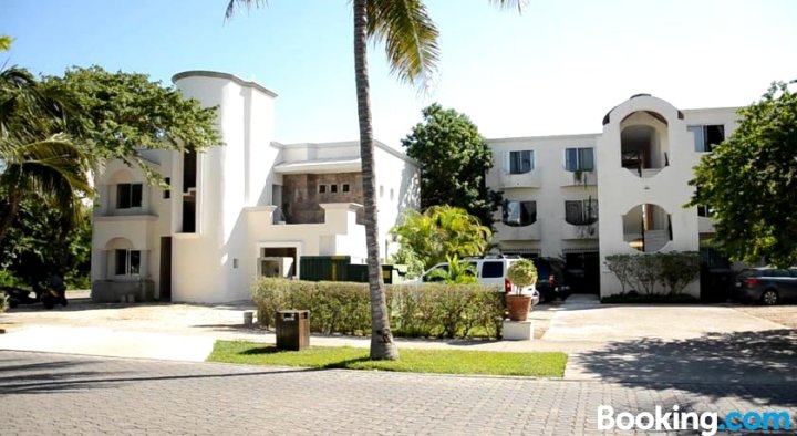 Rosa Blanca Condo in Playacar with Golf Course View!