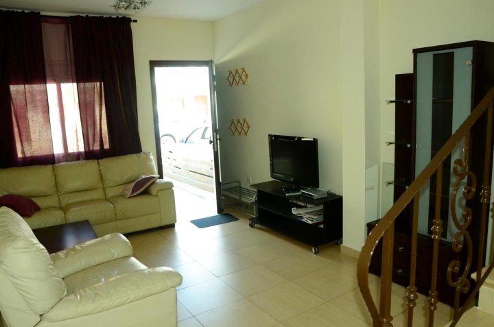 Limassol Townhouse Near the Sea