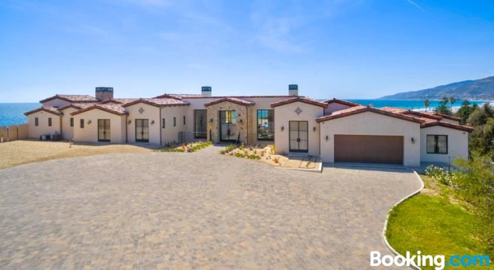 Malibu Ocean Front Luxury Villa, 11k Sq Ft, 6Bed/11Bath