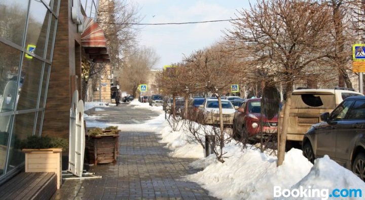 Apartment on Alleye Geroyev