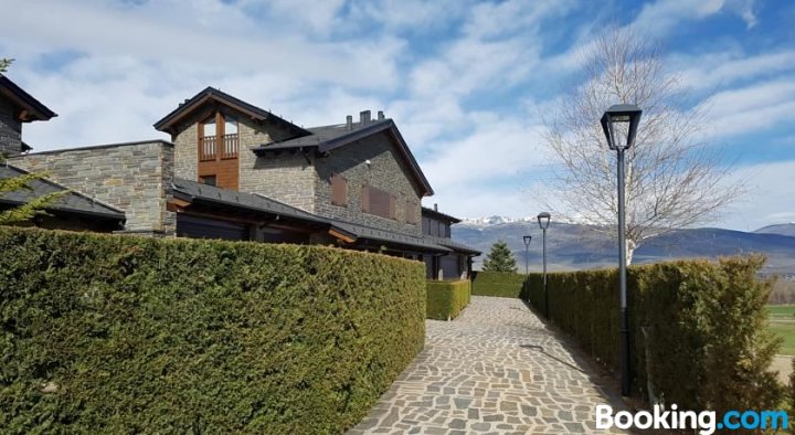 Casa en Alp, Con Zona jardín Privado y Zona Comunitaria