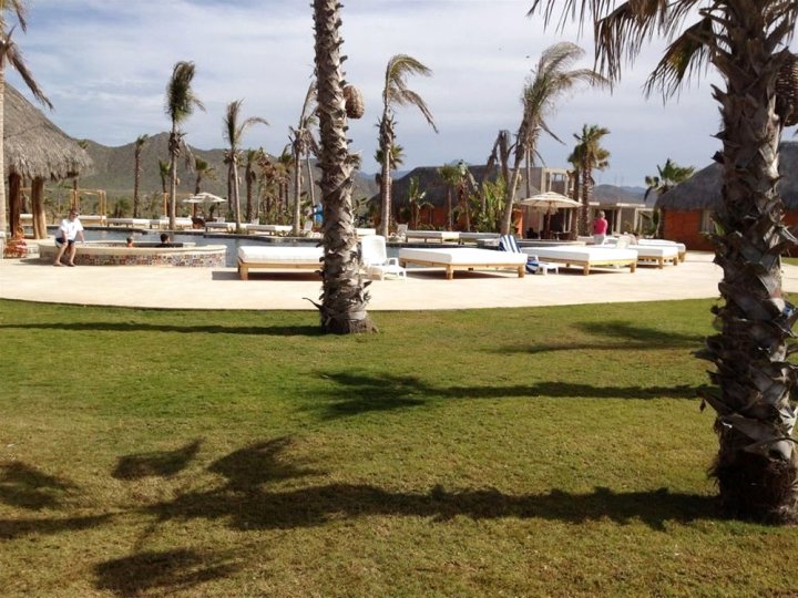 瑟立托斯冲浪镇海滨 SPA 酒店(Cerritos Surf Town Beach Front Hotel and Spa)