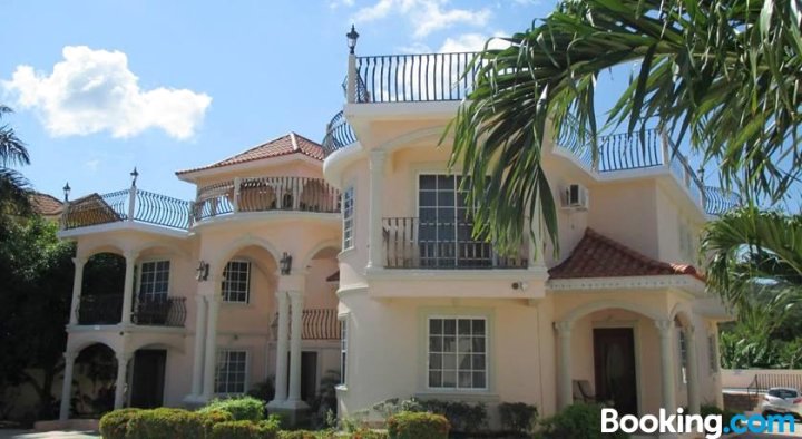 Pinnacle View Estate Micaila Villa