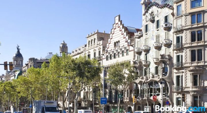 Paseo de Gracia Terrace Apartment