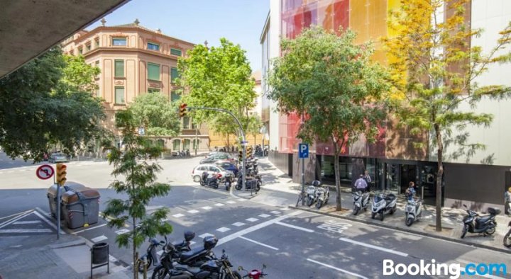 Great 2Bed Next to Arc de Triomf