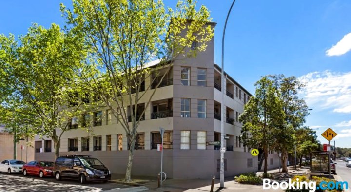 Woolloomooloo Self-Contained Modern Two-Bedroom Apartment (12Brk)