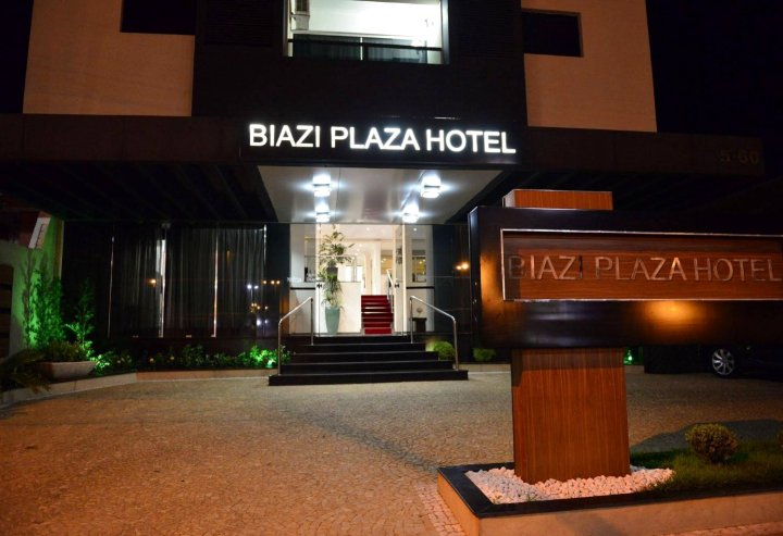 比亚齐广场酒店(Biazi Plaza Hotel)