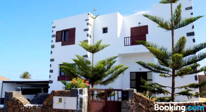 3 Bedrooms House with Private Pool Furnished Terrace and Wifi at Tinajo 8 km Away from The Beach