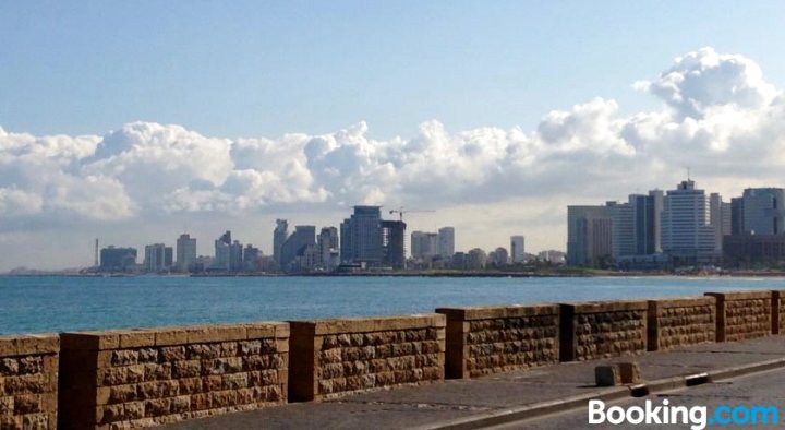 Elegant Jaffa Port Apartment