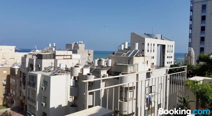 Tel Aviv Roof Apartment
