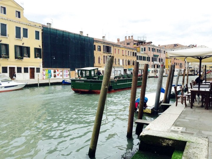 Romantic Venetian Court