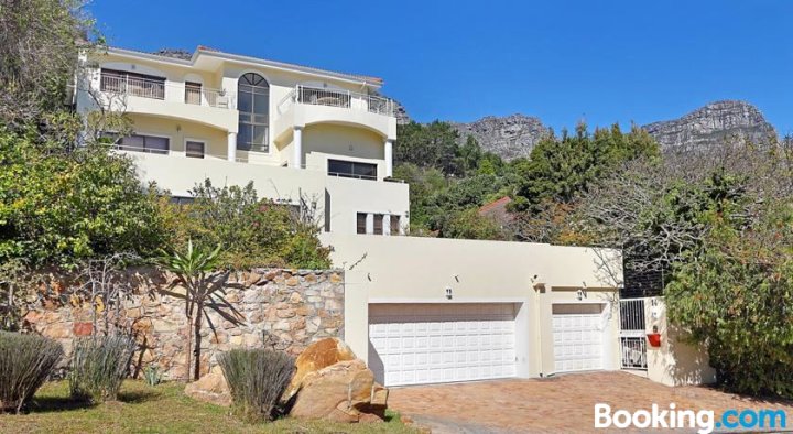 Luxury Camps Bay Villa