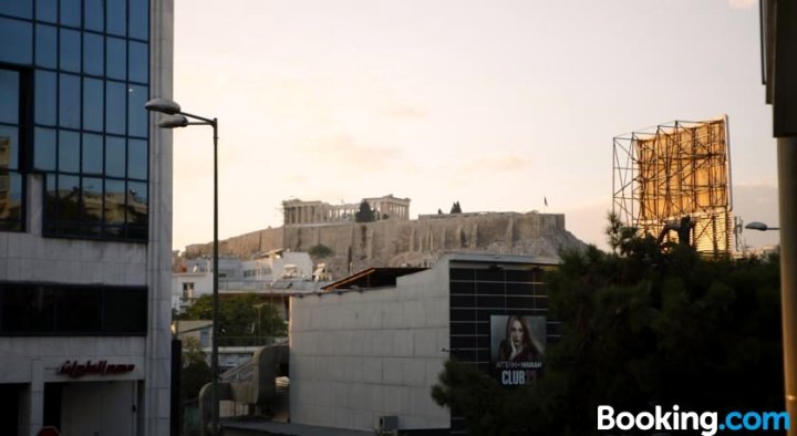 Cozy Apartment with Acropolis View