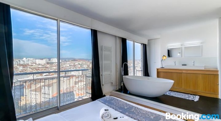 Vue Panoramique 360 Sur Tout Marseille - Air Rental