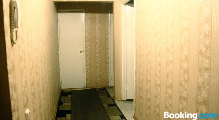 Apartments on Ibraimova, 42