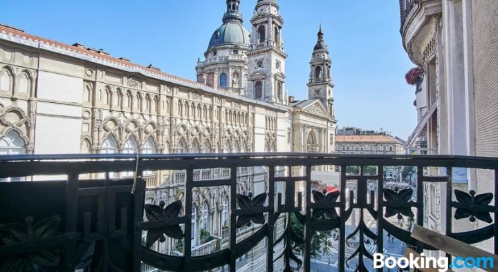 Basilica Royal Apartment | Budapest