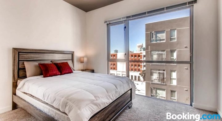 Huge 2 Bedroom in Center of Gaslamp District