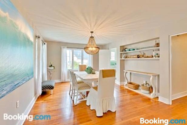 #530 - Seashell Cottage Three-Bedroom Holiday Home