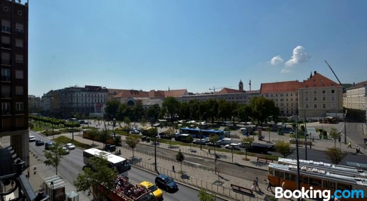 中央全景公寓(Central Panoráma Apartment)