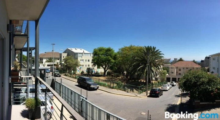 Sunny 2 Bedroom Apartment in Green Point