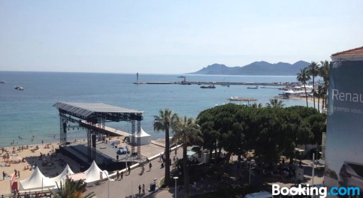 Cannes Croisette Luxurious Two Bedrooms