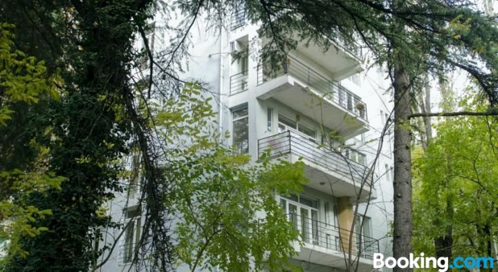 TiflisLux Park Apartment with Terrace