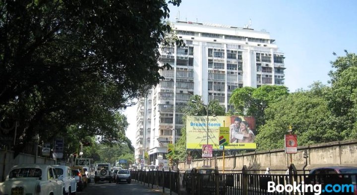 Upscale Apartment in Posh Alipore Area