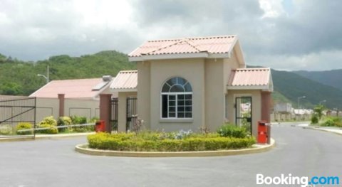 Caymanas Estate Beautiful Three Bedroom House