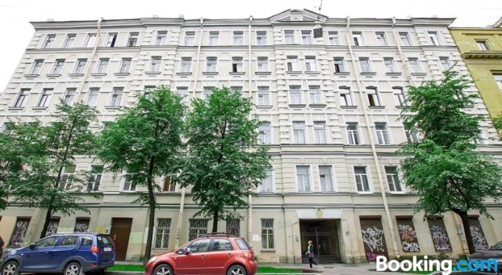 Apartment Syezzhinskaya 19