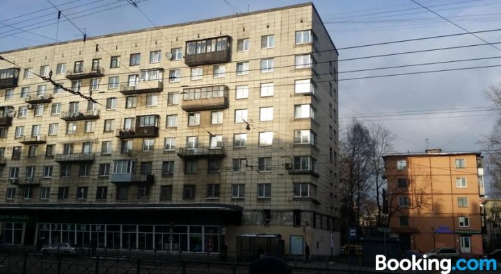 诺沃切卡斯基大道22/15公寓(Apartment on Novocherkasskiy Prospekt 22/15)