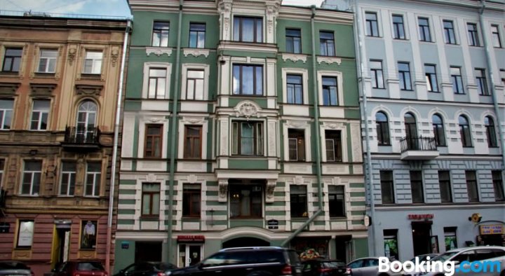 Apartment on Zhukovskogo