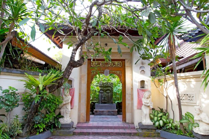 禅宗高级萨努尔湖2酒店(Zen Premium Sanur Danau Tamblingan 2)