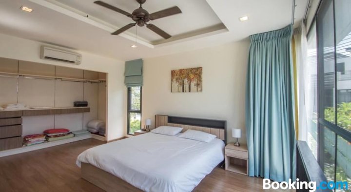 3Br Townhouse with Garden in Laguna Park by Indreams