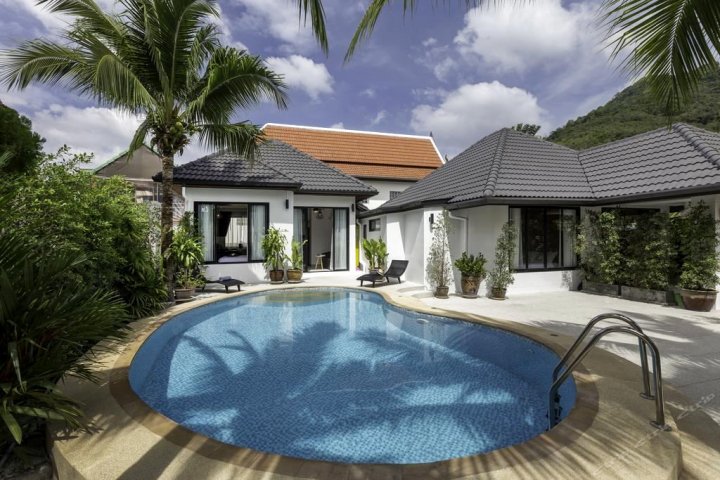 普吉岛卡马拉三卧室泳池别墅(Phuket Kamala Cozy Pool Villa)