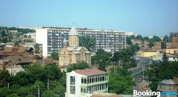 Apartment on Izashvili 17