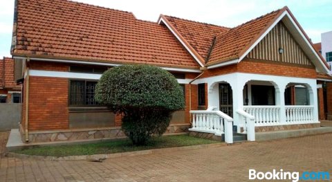 Kampala Kiwatule Comfy Holiday Home