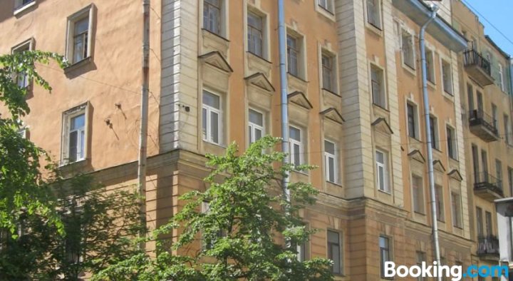 Apartment Near Hermitage Petrogradskaya