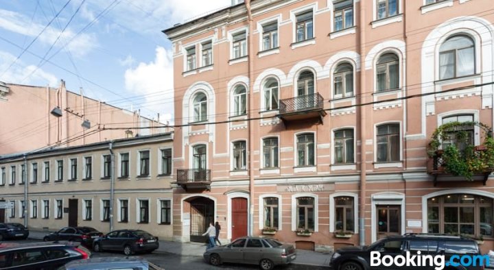 Two-Bedroom Apartment Near Mayakovskaya