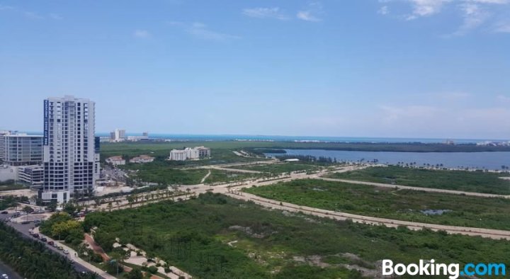 Malecon Cancun 9 y 12
