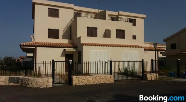 4 Bedrooms House with Private Pool and Furnished Terrace at Siracusa 2 km Away from The Beach