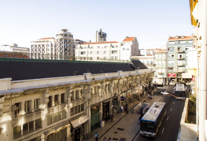 生活在波尔图柏豪市场 II 号公寓酒店(Liiiving in Porto Bolhão Market Apartment II)