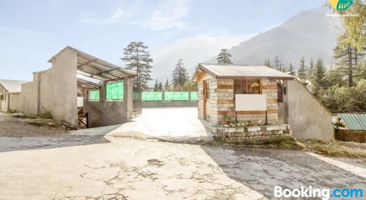 3-Br Cottage in Old Manali, by GuestHouser 18548