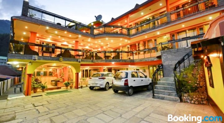 Guest House Room on Mall Road, Manali, by GuestHouser 3890