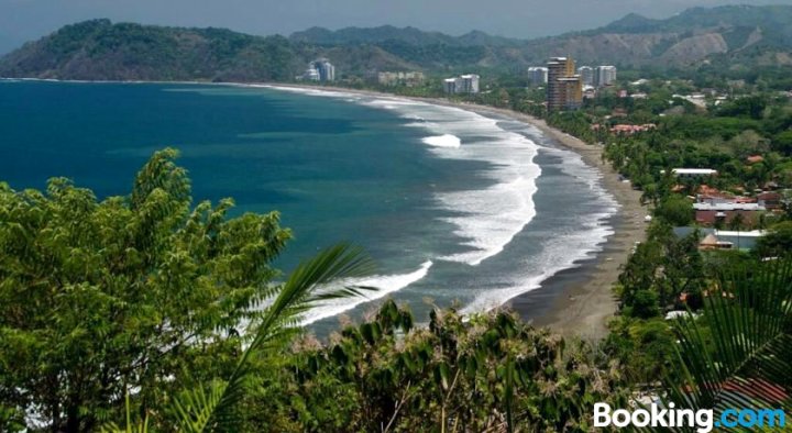 Costa Rica Tranquil Beachfront Retreat