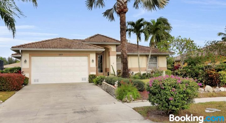 Serenity on The Water - 3 Bedroom Vacation Home on Marco Island